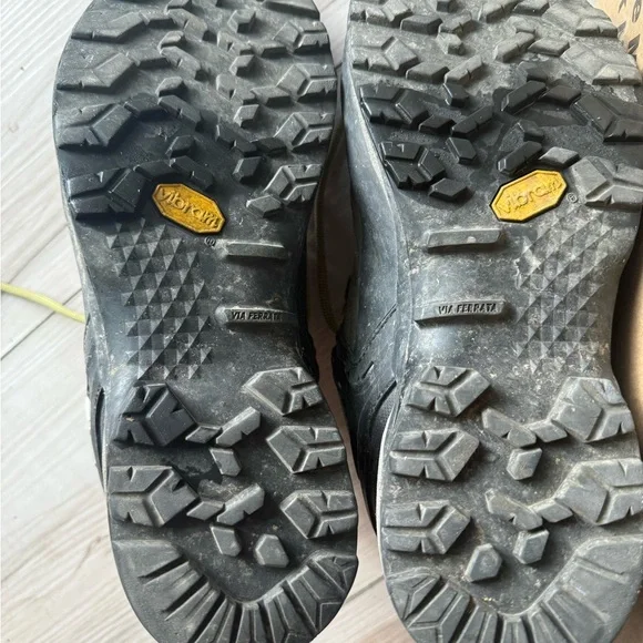 Men's size 9 Salewa Mountain Trainer Hiking Shoes - Picture 4 of 4